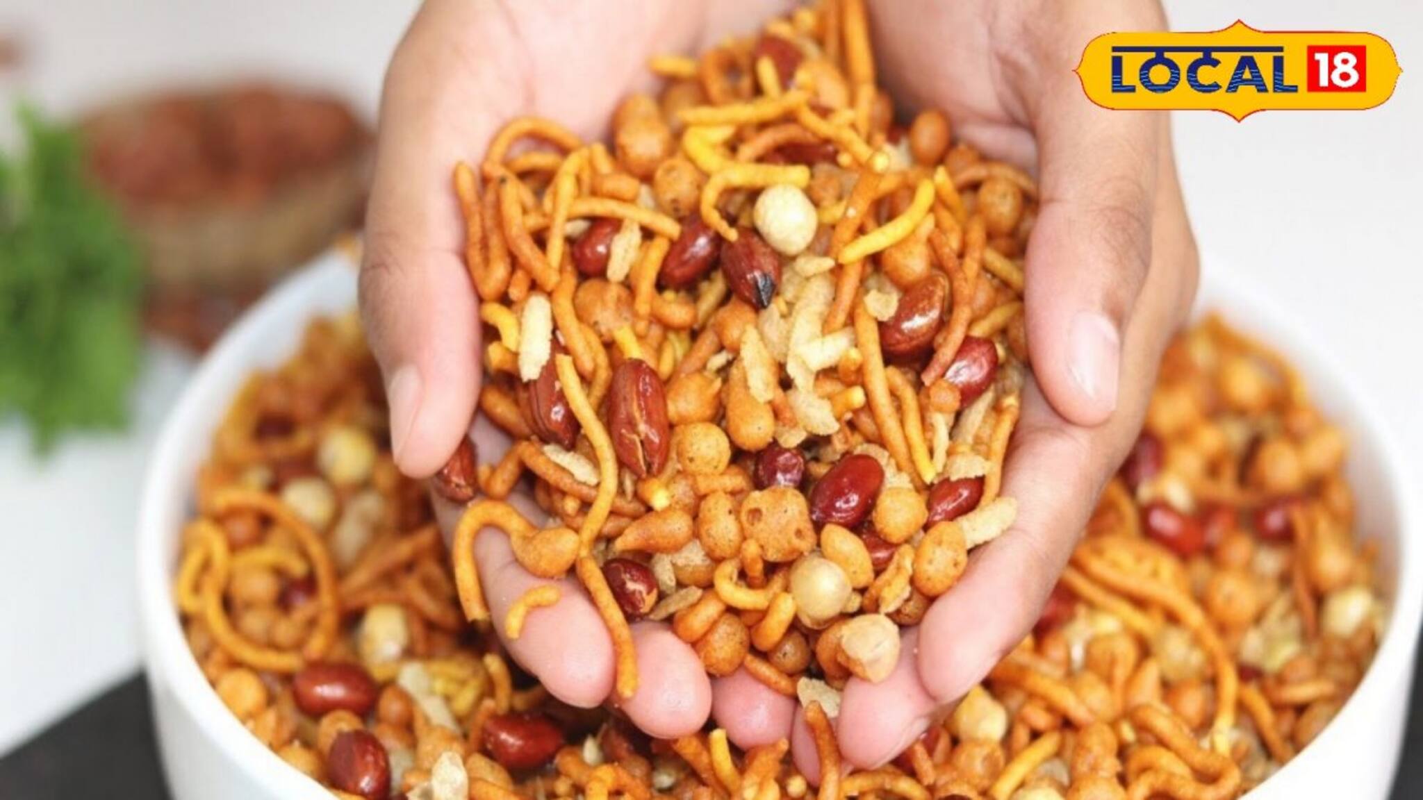 ভয়ঙ্কর কাণ্ড! কুড়িয়ে পাওয়া চানাচুর খেয়ে অসুস্থ ৭ জন! পুরো ঘটনা শুনলে অবাক হয়