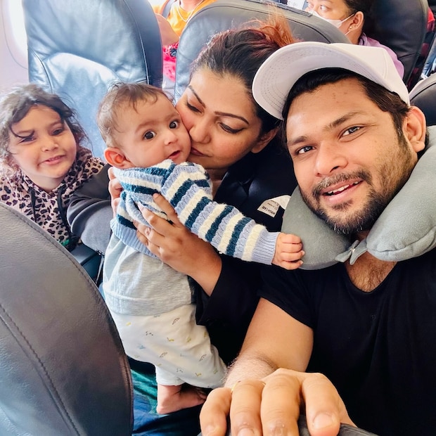 ছোট্ট ছেলেকে নিয়ে ইতিমধ্যেই তাঁরা বাইরে বেড়িয়েও এসেছেন৷ 