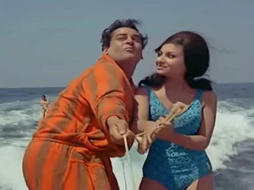 বিকিনিতে বোল্ড শর্মিলা ঠাকুর। পছন্দ কম বেশি সকলের হলেও বিতর্ক পিছু ছাড়েনি তাঁর। তখন রীতিমতো ক্রিকেটার পতৌদির সঙ্গে প্রেম করছেন শর্মিলা ঠাকুর।