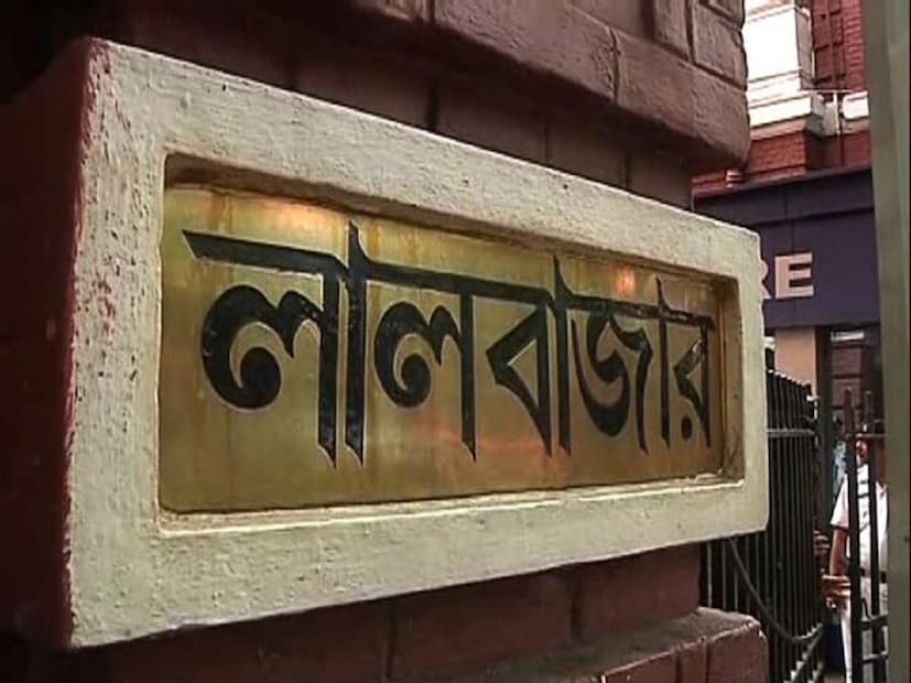 পোস্টে লেখা হয়েছিল, '' লালবাজার' নামের নেপথ্যে... রোজকার কাজের খতিয়ান নয়। আজ একটু স্বাদবদল। স্বল্প পরিসরে ভাগ করে নিচ্ছি 'লালবাজার' নামের নেপথ্যকথা। শহরের ইতিহাস বিষয়ে যাঁরা আগ্রহী, তাঁরা চিন্তার রসদ পেতে পারেন। অনেকেই ভাবেন, কলকাতা পুলিশের সদর দপ্তরের বাড়িটির রং লাল বলেই নাম 'লালবাজার '। সত্যিই কি তাই?' 