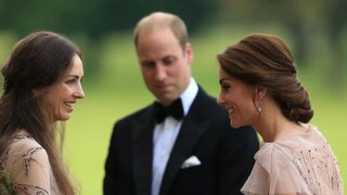 পরকীয়ায় জড়িয়েছেন যুবরাজ উইলিয়াম? ক্রমশ জটিল হচ্ছে যুবরানি কেটের ‘অন্তর্ধান’ রহস্য পরকীয়ায় জড়িয়েছেন যুবরাজ উইলিয়াম? ক্রমশ জটিল হচ্ছে যুবরানি কেটের ‘অন্তর্ধান’ রহস্য