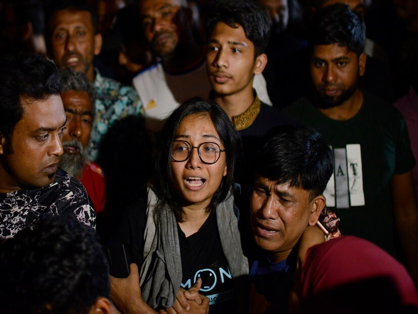 সাংবাদিকদের জানানো হয়েছে, '‘যাঁরা এখনও পর্যন্ত বেঁচে আছেন, তাঁদের শ্বাসযন্ত্র মারাত্মকভাবে ক্ষতিগ্রস্ত হয়েছে।’’ চিকিৎসকরা জানিয়েছেন, কিছু মৃতদেহ চেনার বাইরে পুড়ে গেছে এবং মৃতের সংখ্যা বাড়তে পারে বলে আশঙ্কা করা হচ্ছে। প্রত্যক্ষদর্শী ও কর্মকর্তারা জানান, আগুন থেকে বাঁচতে লোকজন উপরের তলার দিকে ছুটে যাচ্ছিলেন।  দমকলকর্মীরা মই ব্যবহার করে অনেক মানুষকে বাঁচিয়েছেন। Photo- AP 