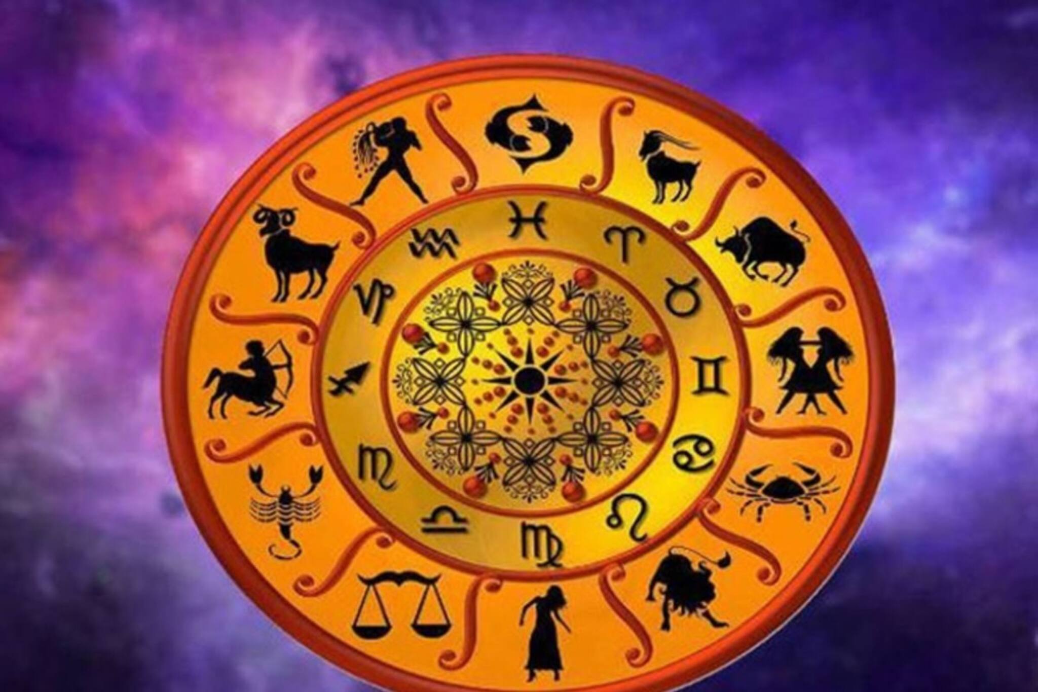 রাশিফল ৪ এপ্রিল: ছোট্ট ভুলেই ভাগ্যের সর্বনাশ! রাশি মিলিয়ে দেখুন আগামিকাল কী হবে