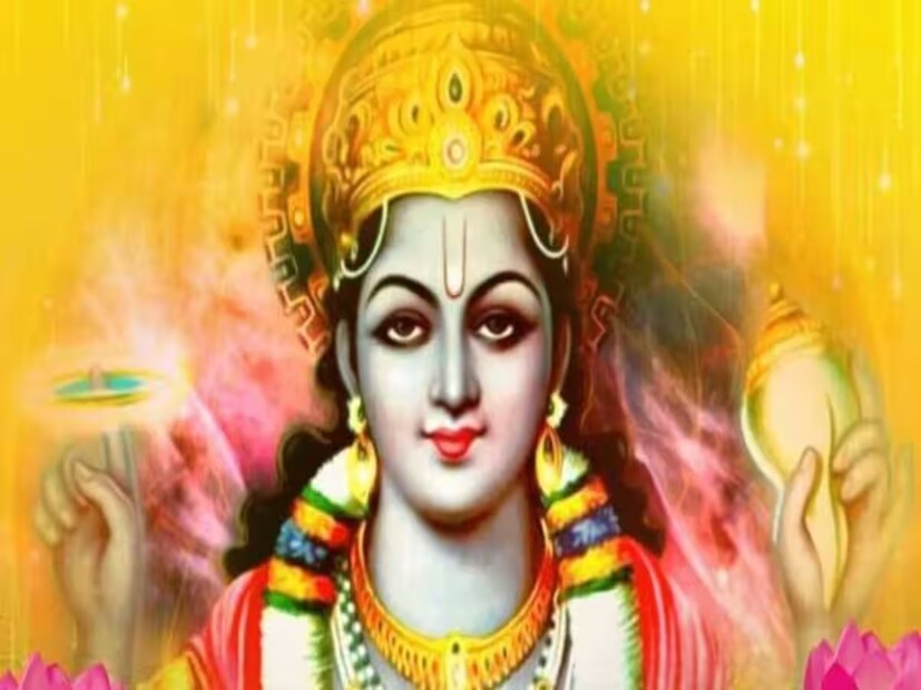 হিন্দু ধর্মে একাদশীর গুরুত্ব অপরিসীম। শাস্ত্র মতে একাদশী এমন একটি উপবাস যার কারণে পূর্বপুরুষদের আত্মা শান্তি পায়। প্রতি মাসে দুটি একাদশী হলেও বছরের পর বছর  ২০২৪ সালের জুলাই মাসে এমন একটি বিরল কাকতালীয় ঘটনা ঘটছে যাতে এক মাসে ৩ টি একাদশী পড়েছে।