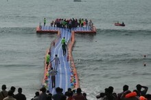 একদিন আগেই নির্মিত ভাসমান সেতু উধাও! সমালোচনার মুখে পড়েছে অন্ধ্র প্রদেশের সরকার