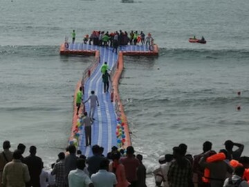 একদিন আগেই নির্মিত ভাসমান সেতু উধাও ! 