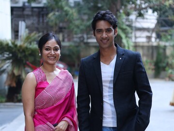 প্রিমিয়ারে মন মাতালো ‘শক্তিরূপেণ’, সত্য উদঘাটনের নেপথ্য কথা শিহরিত করবে প্রিমিয়ারে মন মাতালো ‘শক্তিরূপেণ’, সত্য উদঘাটনের নেপথ্য কথা শিহরিত করবে
