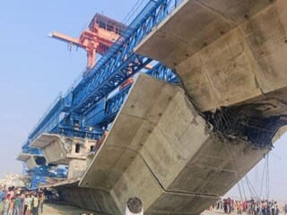 বিহারে ভাঙল সেতু 