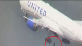 চাকা খুলে পড়ে গেল বিমানের৷ চাকা খুলে পড়ে গেল বিমানের৷