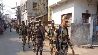 কেন্দ্রীয় বাহিনীর টহল। কেন্দ্রীয় বাহিনীর টহল।