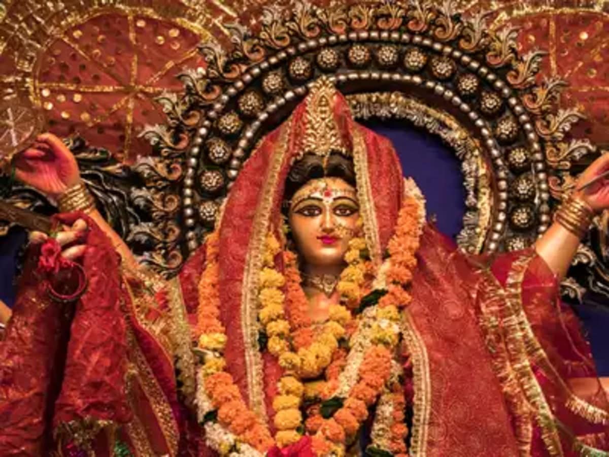 Chaitra Navratri Dhan Upay রৌপ্য ঘোড়া: এবার মা দুর্গা আসছেন ঘোড়ায় চড়ে, তাই নবরাত্রির প্রথম দিনে একটি রূপার ঘোড়া কিনে পূজার ঘরে রাখলে ঘরে আর্থিক আর কোনও সমস্যা থাকবে না। (এই প্রতিবেদনের তথ্য জ্যোতিষের থেকে প্রাপ্ত, নিউজ ১৮ বাংলা এর কোনও তথ্য নিশ্চিত করে না )