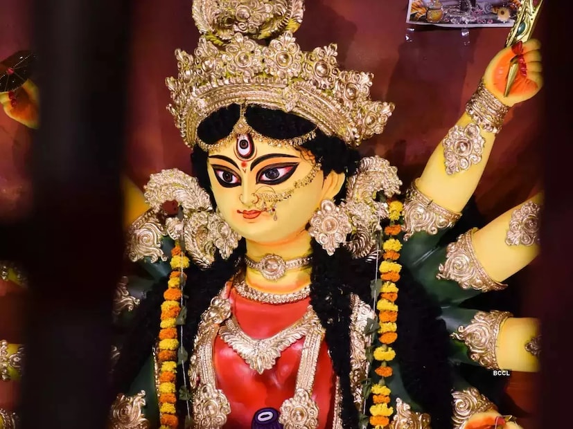 Chaitra Navratri Lakshmi Upay দেওঘরের পাগল বাবা আশ্রমে অবস্থিত মুদ্গল জ্যোতিষ কেন্দ্রের বিখ্যাত জ্যোতিষী পণ্ডিত নন্দকিশোর মুদগল জানান, ৯ এপ্রিল থেকে চৈত্র নবরাত্রি শুরু হতে চলেছে। এই বছর, ৩০ বছর পর, সর্বার্থ সিদ্ধি যোগ, অমৃত সিদ্ধি যোগ এবং বৈধৃতি যোগ তৈরি হতে চলেছে। 