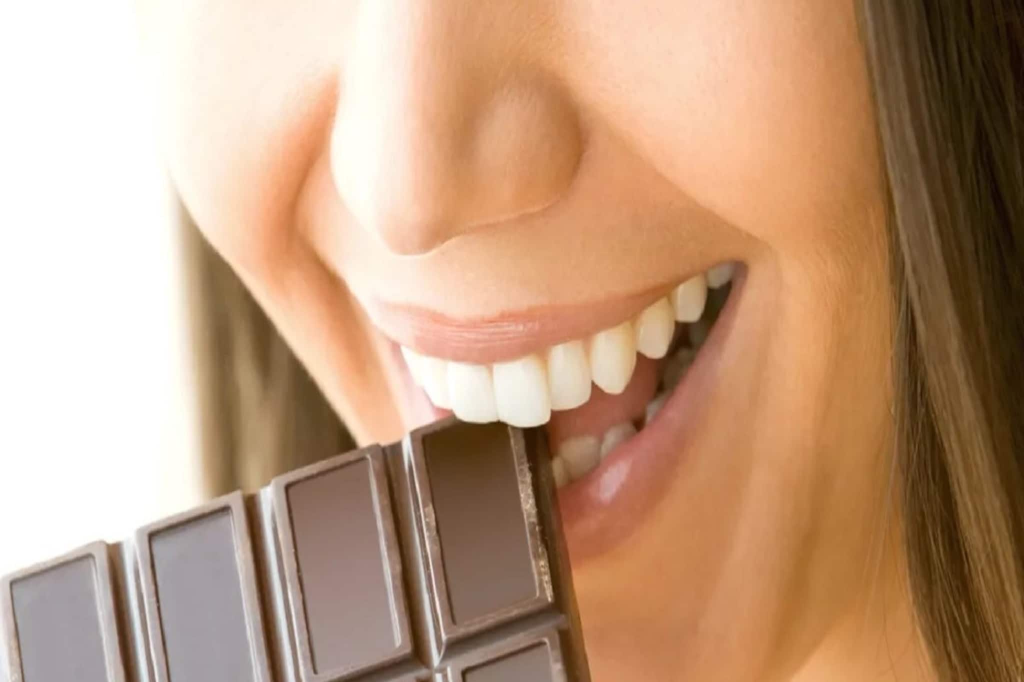 ডার্ক চকোলেট খাওয়ার ৩০ মিনিটের মধ্যে শরীরে কী হয় জানেন? চমকে যাবেন