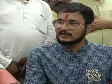 দেবাংশুর বাড়িতে সাপ