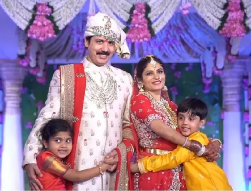 ২০১৭ সালে তৃতীয়বার বিয়ের পিঁড়িতে বসেন ধনঞ্জয়। প্যারিসে মহা ধুমধাম করে বিয়ে করেন শ্রীকলা রেড্ডিকে। শ্রীকলা তেলঙ্গানার ব্যবসায়ী পরিবারের মেয়ে। নিপ্পো ব্যাটারি কোম্পানির মালিক তাঁরাই। বর্তমানে শ্রীকলা জৌনপুরের জেলা পঞ্চায়েত সভাপতি। 