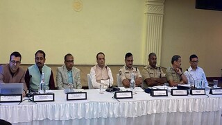 আজ রাজ্যে নির্বাচন কমিশনের ফুল বেঞ্চ, এখনও কার্যকর হল না সব জামিন অযোগ্য গ্রেফতারি পরোয়ানা!