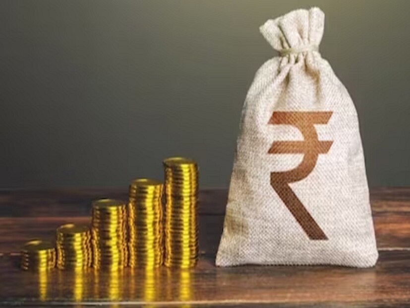 - Axis Bank ১৭ মাসের জন্য ৭.২০ শতাংশ।- SBI ২ বছর থেকে ৩ বছরের কম সময়ের জন্য ৭ শতাংশ সুদের অফার করে।