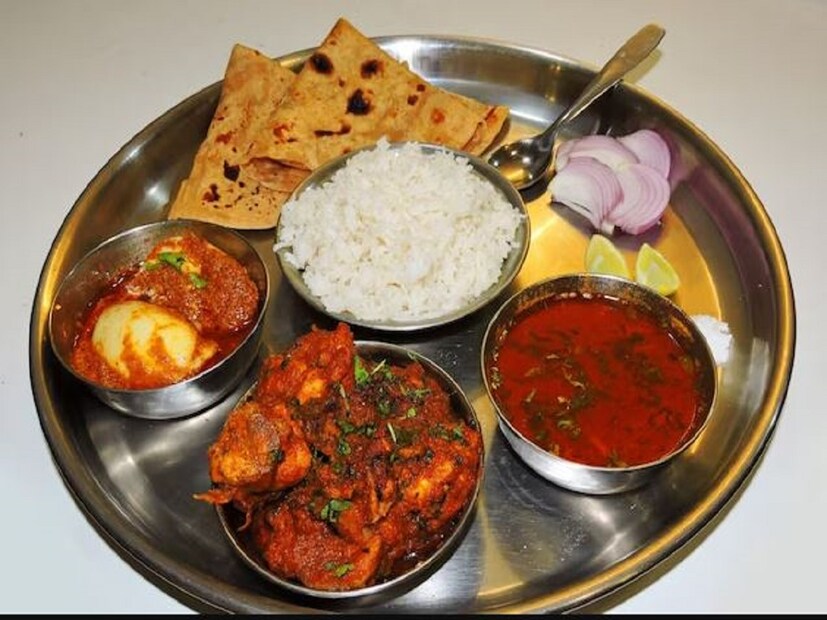 আবার বিকেল বা সন্ধের সেই হাল্কা খাওয়া দাওয়ার চার-পাঁচ ঘণ্টার মধ্যে নৈশাহার সেরে ফেলা উচিত৷ 