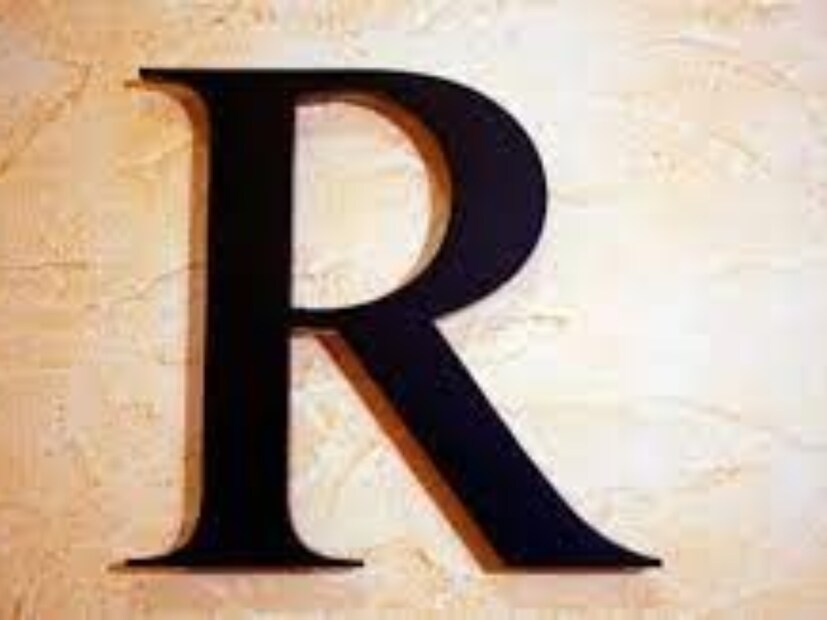 'R'নামের লোকেরা সাহায্য করতে ভীষণ ভালবাসে। এর পাশাপাশি এটি মানুষকে অনুপ্রাণিত করে। তারা তাদের আশেপাশের লোকদের সাহায্য করতে কখনও পিছপা হয় না।