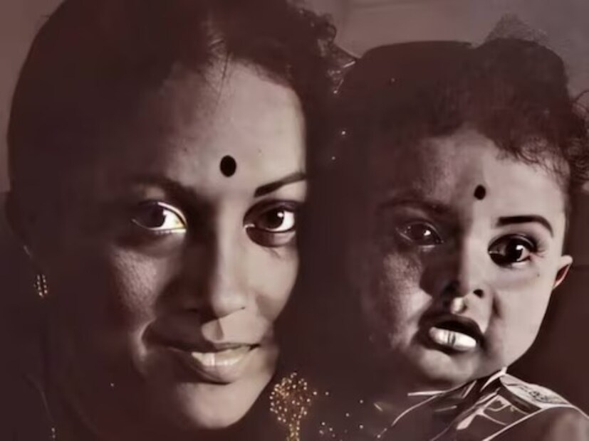 বলিউড তারকাদের ছোটবেলার ছবি নিয়ে সোশ্যাল মিডিয়া সর্বদাই তোলপাড়৷ সম্প্রতি নেটদুনিয়ায় এমন এক তারকার ছবি ভাইরাল হয়েছে যিনি সৌন্দর্য, চোখের চাহনি, হাসি ও অভিনয় দিয়ে কোটি কোটি মানুষের মন জিতে নিয়েছেন৷ মায়ের কোলে ছোট্ট এই শিশুটি আজ বলিউডের এভারগ্রীন অভিনেত্রী৷