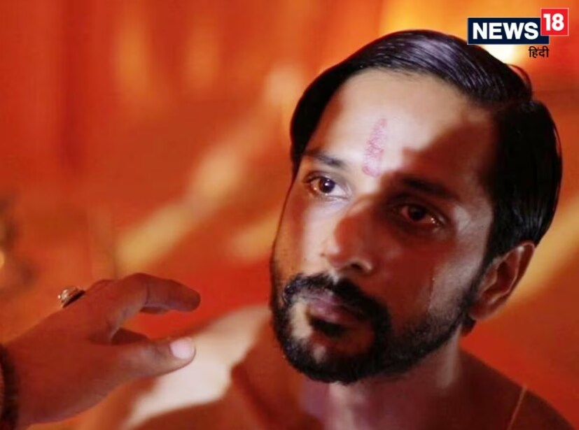 গারবেজ: কৌশিক মুখোপাধ্যায় রচিত এবং নির্দেশিত এই সিনেমাটি মুক্তি পায় ২০১৮ সালে। মুখ্য ভূমিকায় অভিনয় করেছেন ত্রিমালা অধিকারী, তন্ময় ধনানিয়া, শ্রুতি বিশ্ববান, শতরূপা দাস, সচিথ পুরাণিক প্রমুখ। ৬৮ তম বার্লিন আন্তর্জাতিক চলচ্চিত্র উৎসবের প্যানোরমা বিভাগে প্রদর্শিত হয়েছিল ‘গারবেজ’। ছবিতে ফানেশ্বর নামের গোয়ার এক ট্যাক্সি ড্রাইভার বাড়িতে এক মহিলাকে বন্দী করে রাখেন। সেই নিয়েই গল্প। তবে প্রেক্ষাগৃহে মুক্তি পায়নি ছবিটি। এখন দেখা যাচ্ছে ওটিটি-তে।