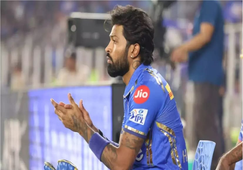 পান্ডিয়াকে সরিয়ে রোহিত শর্মাকে মুম্বইয়ের ক্যাপ্টেন হিসেবে ফেরানোর দাবি উঠেছে। তবে মুম্বই ম্যানেজমেন্ট এসব নিয়ে কী ভাবছে তা জানা যাচ্ছে না। কিন্তু হার্দিক যে বেশ চাপে আছেন, তা পরিস্থিতি দেখে বোঝা যাচ্ছে।