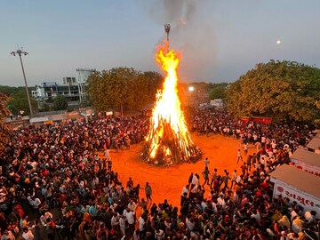 ন্যাড়াপোড়ার বিশেষ রাত,দু-হাত ভরে আসবে ধন-সম্পদ! দুর্ঘটনার ইঙ্গিত বুঝবেন কীভাবে