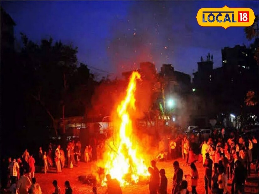 *ন‍্যাড়া পোড়ার সময় দশটি নিমপাতা, ৬টি লবঙ্গ ও ৫টি কর্পূর সাতবার অ‍্যান্টি ক্লক ওয়াইজ ঘুরিয়ে তা দিয়ে দিতে হবে ন‍্যাড়া পোড়ার আগুনে। সংগৃহীত ছবি। Disclaimer: এই প্রতিবেদনটি কেবলমাত্র সাধারণ তথ্যের জন্য, তাই বিস্তারিত জানতে হলে সর্বদা বিশেষজ্ঞের পরামর্শ নিন।