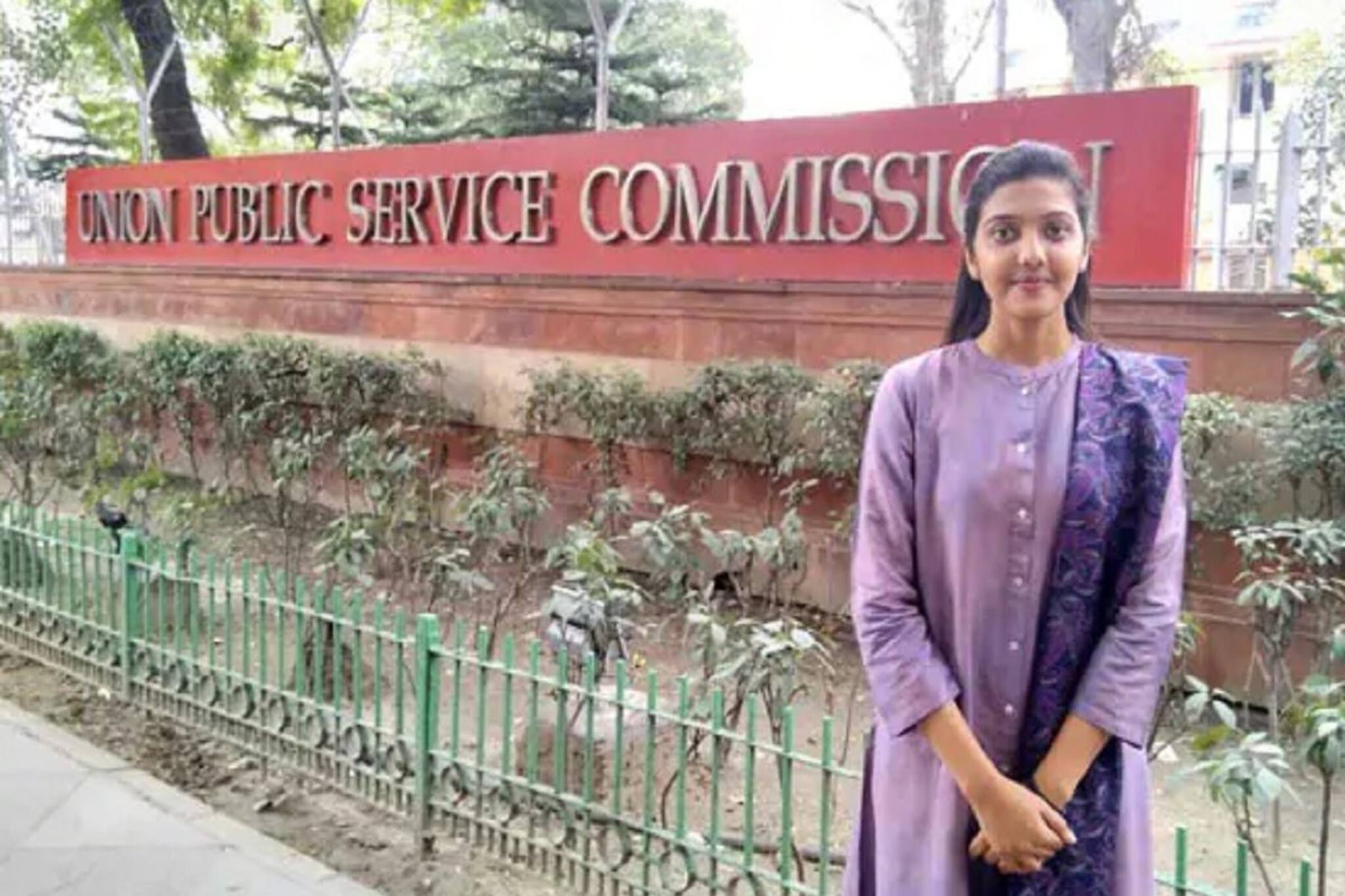 UPSC টপার থেকে অনলাইন অনুপ্রেরণা,আইএএস সৃষ্টি দেশমুখের রেজাল্টই তাঁর হয়ে কথা বলে