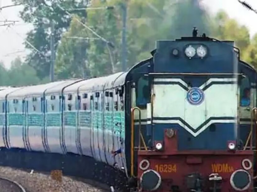 ভারতীয় রেলকে দেশবাসীর লাইফ লাইনও বলা হয়ে থাকে। ভারতীয় রেল বিশ্বের চতুর্থ এবং এশিয়ার দ্বিতীয় বৃহত্তম রেল নেটওয়ার্ক। রেলকে প্রধান পরিবহণ হিসেবে ব্যবহার করলেও ভারতীয় রেলের এমন অনেক বিষয় রয়েছে যা আমাদের অজানা।  