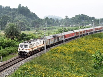 যাত্রীদের জন্য সুখবর, দোলে জন্য থাকবে ৪ জোড়া স্পেশাল ট্রেন! রাজ্যও হবে উপকৃত