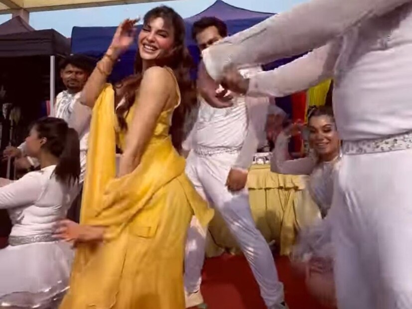নিজের ছবির গানের সঙ্গে যেমন নাচ করেন। তেমনই ডিজে গানের সঙ্গেও সেখানে উপস্থিত মহিলাদের সঙ্গে কোমর দোলান জ্যাকলিন। (ছবি সৌজন্যে- @jacquelienefernandez)