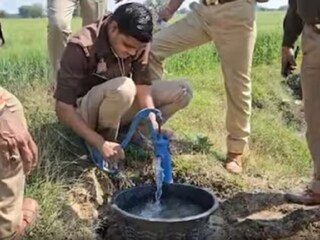 চক্ষু চড়কগাছ এলাকাবাসীর; হতবাক পুলিশ অফিসাররাও