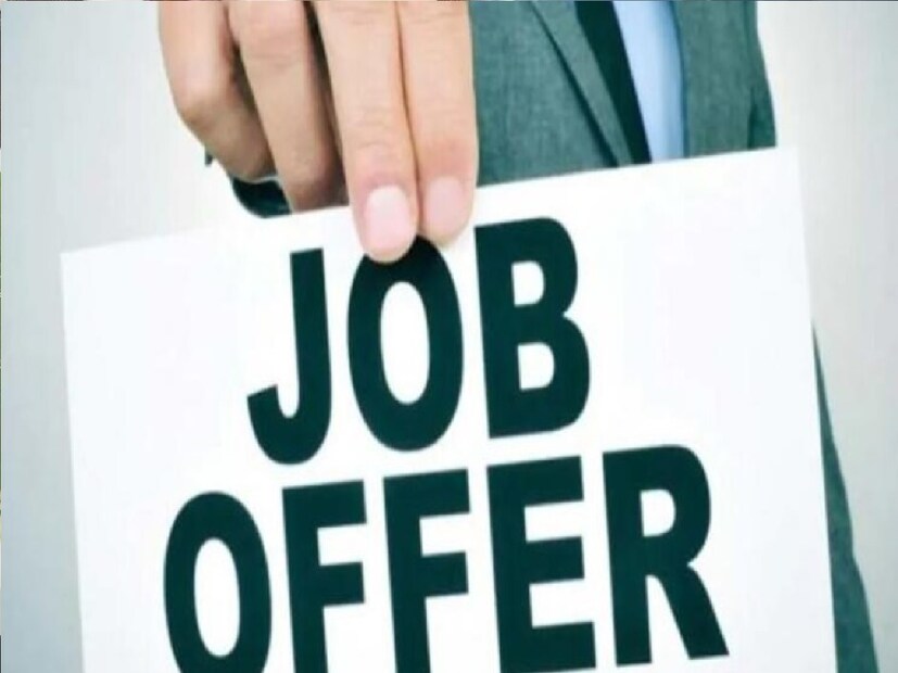 *পশ্চিমবঙ্গ গ্রাম পঞ্চায়েতে আবেদন পদ্ধতিঃ WBPSC-এর অফিসিয়াল ওয়েবসাইটে যেতে হবে বা এই লিঙ্কে ক্লিক করতে হবে- psc.wb.gov.in রেজিস্ট্রেশন সেকশনে যেতে হবে। উপলব্ধ পদগুলির মধ্যে থেকে প্রার্থী যেটির জন্য আবেদন করতে চান, তা বেছে নিতে হবে, বিশদে সব তথ্য দিতে হবে। প্রার্থীর যাবতীয় ব্যক্তিগত এবং শিক্ষাগত তথ্য দিতে হবে, প্রযোজ্য হলে আবেদন ফি প্রদান করতে হবে। সংগৃহীত ছবি। 