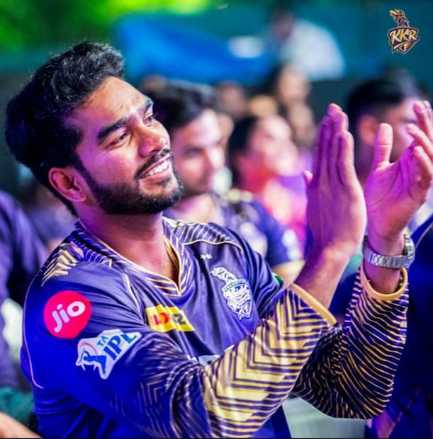 কেকেআরের নতুন জার্সি এককথায় অনবদ্য। জার্সি প্রকাশের অনুষ্ঠানে বিশেষ পারফরম্যান্স করেন বিখ্যাত সঙ্গীতশিল্পী  উষা উত্থুপ। -   (Photo Courtesy- KKR X)