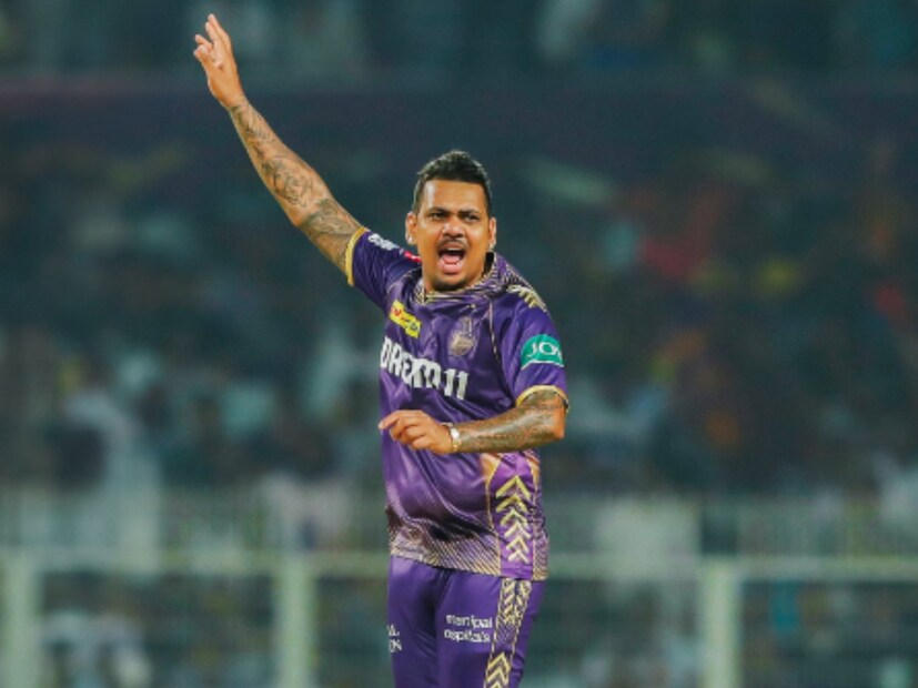সুনীল নারিন: কেকেআরের জয়ে সুনীল নারিনের অবদান মানতেই হবে। কারণ যেখানে সব বোলাররা রান দিয়েছেন, সেখানে নারিন একমাত্র আঁটোসাঁটো বোলিং করেছেন। নিয়েছেন একটি গুরুত্বপূর্ণ উইকেট। ৪ ওভারে ১৯ রান দিয়ে ১ উইকেট নেন তিনি।     (Photo Courtesy- KKR X)