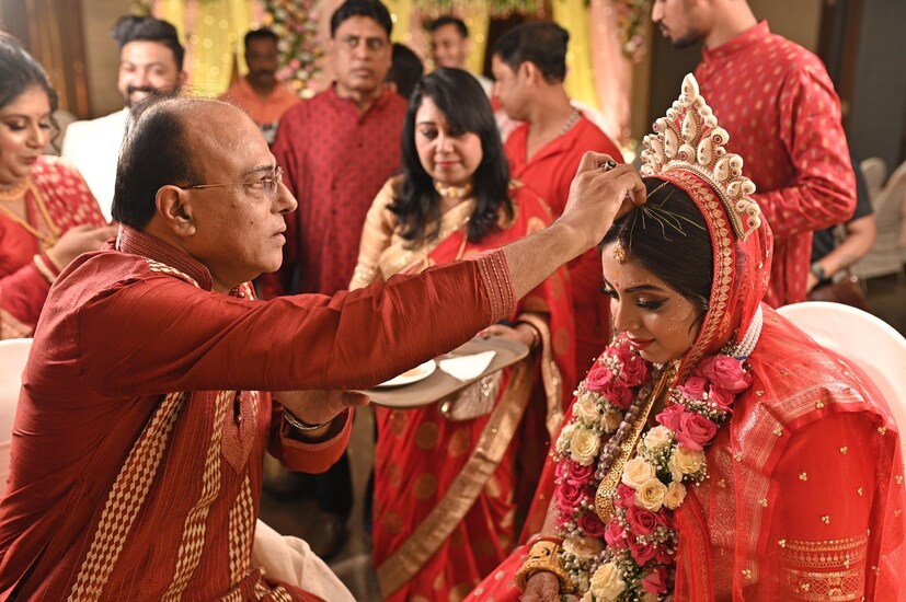 *শুক্রবার ছিল শ্রীময়ীর আইবুড়ো ভাত। তার আগের রাতে মেহন্দি আর সঙ্গীতের অনুষ্ঠানও হয়েছে।