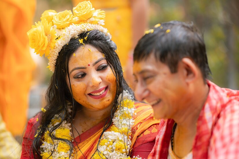সংবাদমাধ্যম থেকে বিয়েকে দূরে রাখা নতুন কিছু নয়। কিন্তু কোনও বলিউড সেলিব্রিটিও কখনও এভাবে বোর্ড লাগাননি। এমন নিন্দনীয় ঘটনায় রেগে গিয়েছেন টলিতারকাদের অনেকেও।