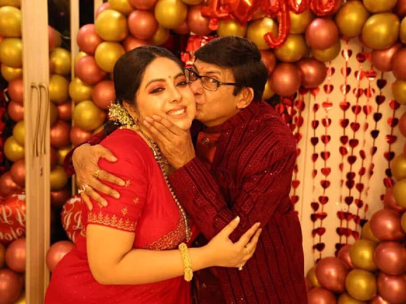 তবে জুটিকে সম্পর্ক থেকে বিয়ে সব ক্ষেত্রেই হতে হয়েছে কটাক্ষের শিকার। বয়সের পার্থক্য নিয়েও ভেসে এসেছে তির্যক মন্তব্য। তবে সব কিছুকে উড়িয়ে দিয়ে তাঁরা চুটিয়ে উপভোগ করছেন তাঁদের জীবনের এই বিশেষ দিনটি।