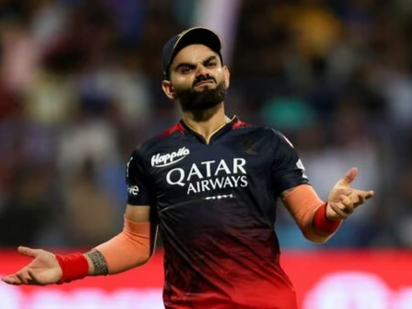 এবার বিরাটের ছেলেবেলার কোচ যা দাবি করলেন তাতে হইচই ভারতীয় ক্রিকেটে। তিনি দাবি করেছেন, কোহলি রাজনীতির শিকার।