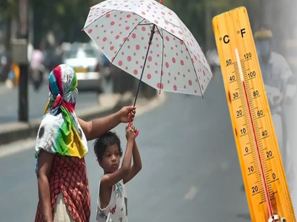 IMD Rain Alert: *কলকাতায় আজ সকালে সর্বনিম্ন তাপমাত্রা ২৬.১ ডিগ্রি সেলসিয়াস। স্বাভাবিক তাপমাত্রার থেকে ৩ ডিগ্রি সেলসিয়াস তাপমাত্রা বেশি। গতকাল বিকেলে সর্বোচ্চ তাপমাত্রা ছিল ৩২.৬ ডিগ্রি সেলসিয়াস। যা স্বাভাবিকের তুলনায় ১ ডিগ্রি সেলসিয়াস কম। 