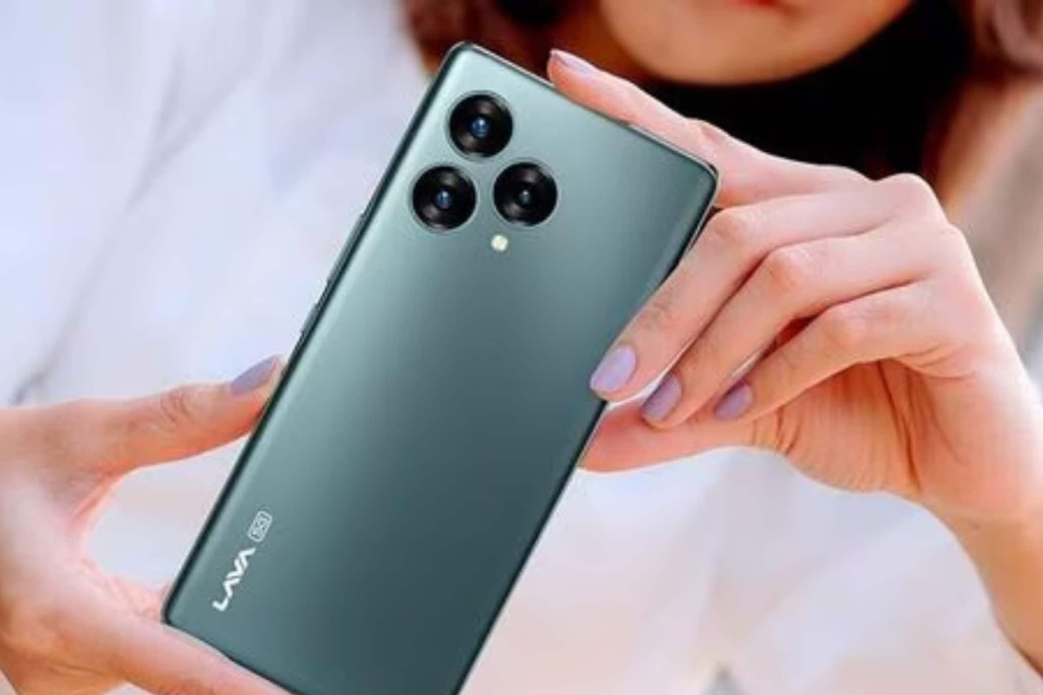 লঞ্চ হল কার্ভড ডিসপ্লে-সহ  Lava Blaze Curve 5G, দাম শুরু ১৭,৯৯৯ টাকা থেকে