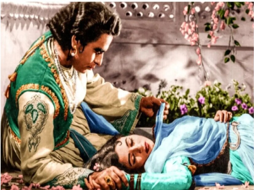 চলচ্চিত্রটি অর্থাৎ বায়োপিকে তাঁর সিনেমাটিক যাত্রা এবং সেই যুগে বিনোদন শিল্পের জটিলতাগুলি নিয়ে কী ভাবে একজন মহিলা অভিনেতা  হিসাবে চ্যালেঞ্জগুলির মুখোমুখি হয়েছিল তাই প্রধানত দেখাবে৷  ছবিটি প্রযোজনা করেছে সনি পিকচার্স ইন্টারন্যাশনাল প্রোডাকশন এবং ব্রুইং থটস প্রাইভেট লিমিটেড। মধুবালার বোন মধুর ব্রিজ ভূষণ এবং অরবিন্দ কুমার মালভিয়া (মধুবালা ভেঞ্চারস) ছবির সহ-প্রযোজক। Photo- File