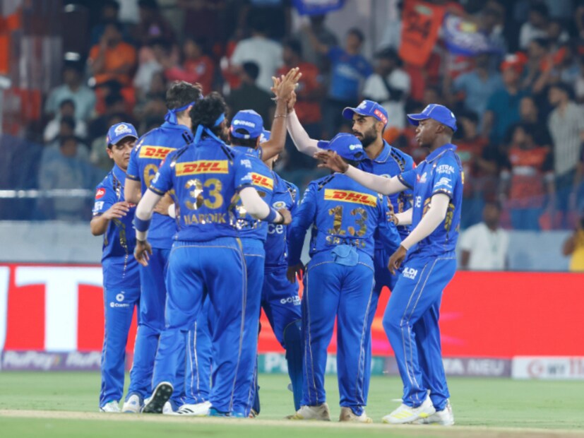 এবার মেগা নিলামের আগে মোট ৫ জনকে রিটেন করেছে মুম্বই ইন্ডিয়ান্স। সেই তালিকায় নাম রয়েছে হার্দিক পান্ডিয়া, রোহিত শর্মা, জসপ্রীত বুমরাহ, সূর্যকুমার যাদব ও তিলক বর্মা।  এবার নিলামের টেবিলে নতুন করে দল গুছিয়ে নিতে তৈরি এমআই।