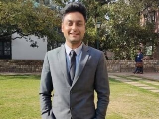 তামিল বিনোদন ইন্ডাস্ট্রির বিখ্যাত অভিনেতা চিন্নি জয়ন্তের ছেলে তিনি