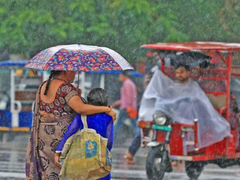 সোমা জানান বর্তমানে আফগানিস্তানের উপরে তৈরি হয়েছে তীব্র পশ্চিমী ঝঞ্ঝা। এর প্রভাবে ভারী বৃষ্টি হবে উত্তর পশ্চিম ভারতে। 