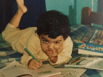 ১৯ বছরে ৪৬ ছবি! সাহসী দৃশ্যে বাজিমাত! ছবির ছোট্ট মেয়েটি নামী নায়িকা, বলুন তো কে