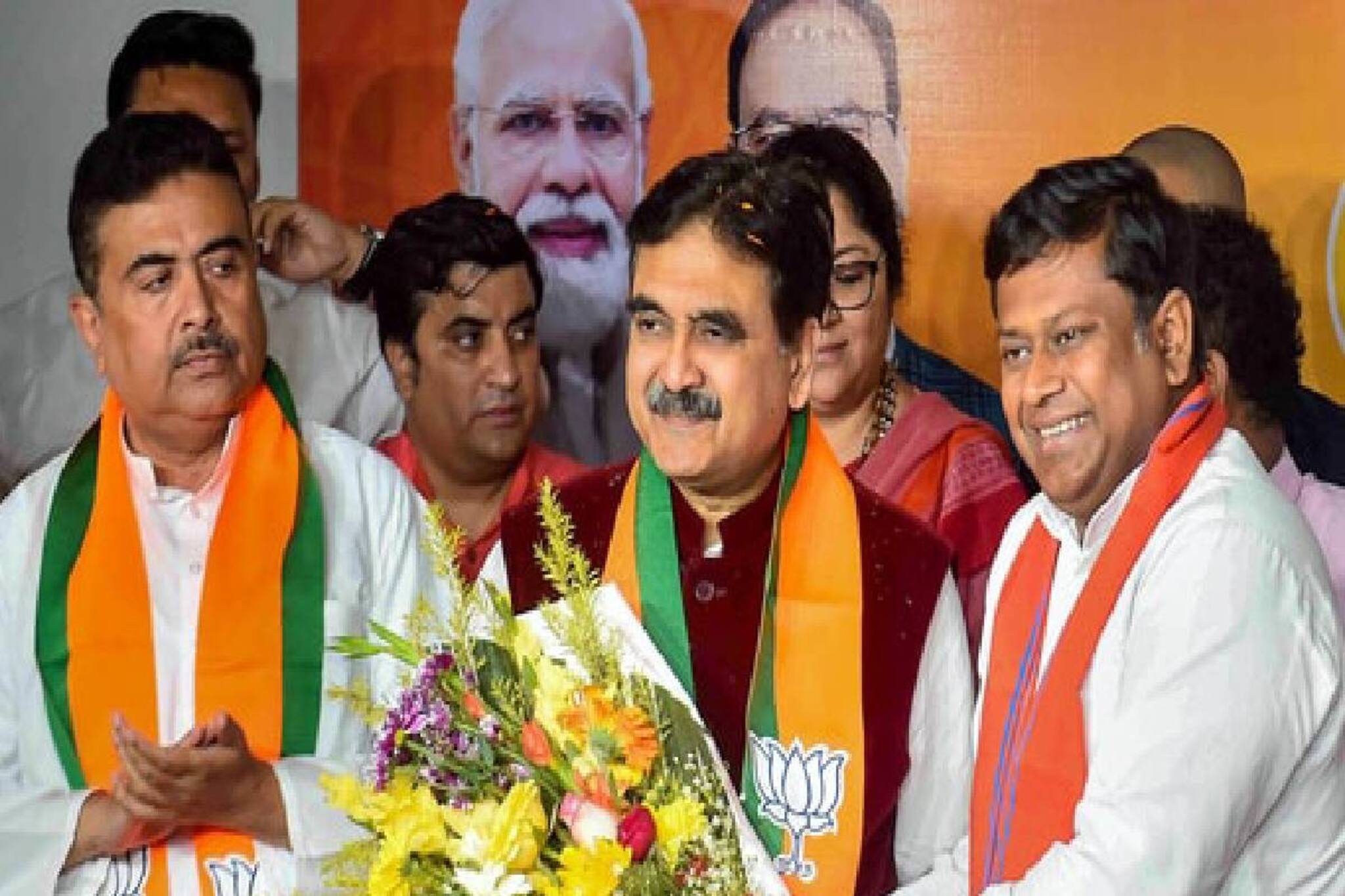 শঙ্খধ্বনি-পুষ্পবৃষ্টিতে বরণ! বিজেপি-তে পা দিয়েই এক্স-জাস্টিসের হুঙ্কার...