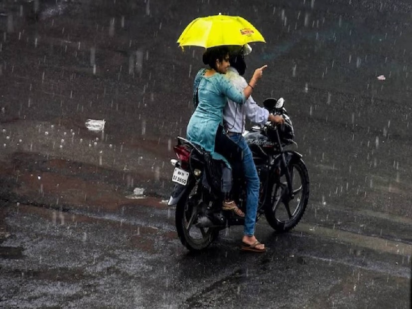  জোড়া পশ্চিমী ঝঞ্ঝা আসছে উত্তর পশ্চিম ভারতের পার্বত্য এলাকায়। ঝঞ্ঝার প্রভাবে জম্মু-কাশ্মীর, লাদাখ, হিমাচল প্রদেশ, উত্তরাখণ্ডে বৃষ্টি তুষারপাতের সম্ভাবনা। ওড়িশায় বৃষ্টির পূর্বাভাস। সিকিম, অরুণাচল প্রদেশে বৃষ্টির সঙ্গে তুষারপাতের পূর্বাভাস। দক্ষিণ ভারতে কেরল সহ সংলগ্ন এলাকায় উষ্ণ ও অস্বস্তিকর আবহাওয়া।