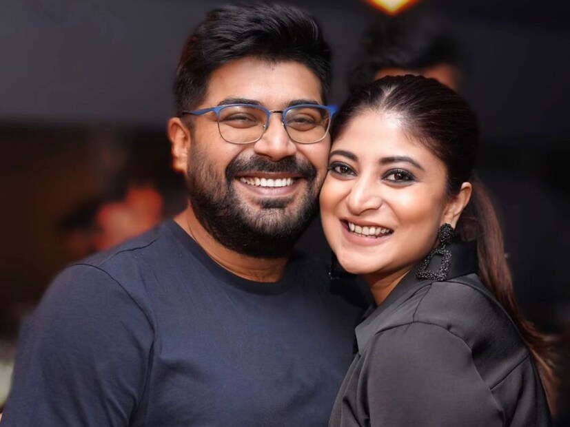 বিয়ে হয়েছে ডিসেম্বরে। কিন্তু ব্যস্ত রুটিনের কারণে মধুচন্দ্রিমায় যেতে হল প্রায় চার মাস পর। শহর থেকে দূরে আপাতত স্বামী সৌম্য মুখোপাধ্যায়কে নিয়ে ছুটি কাটাচ্ছেন অভিনেত্রী সন্দীপ্তা সেন।